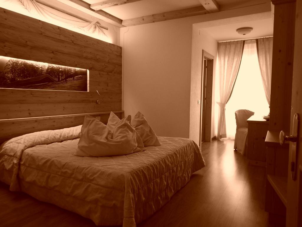 Alpotel Dolomiten Молвена Стая снимка